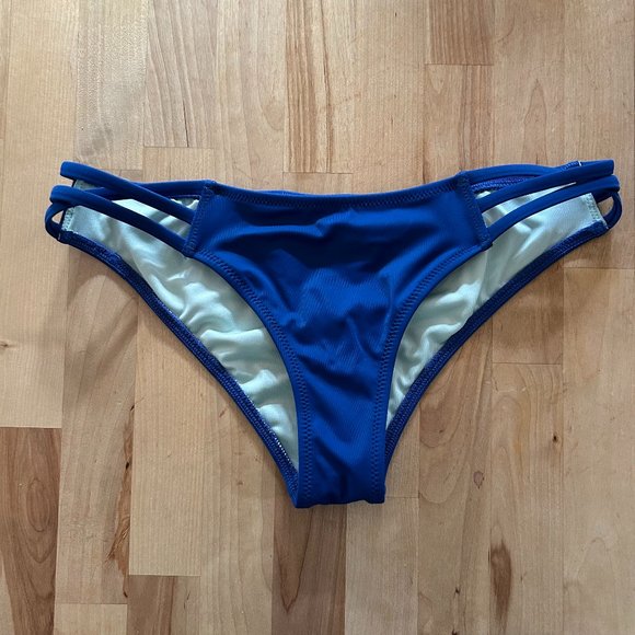 Victoria's Secret - The Strappy Cheeky Bikini Bottom - Picture 1 of 2